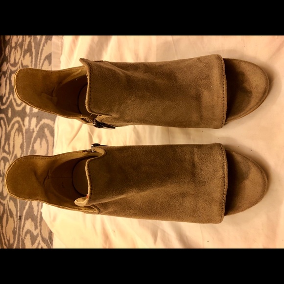 Fashionable high heels - Picture 1 of 8